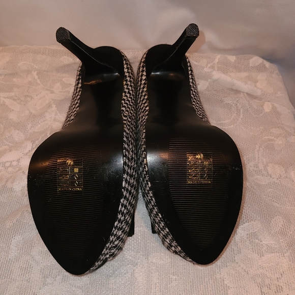 Pinup Girl Houndstouth Stilettos - Picture 5 of 5